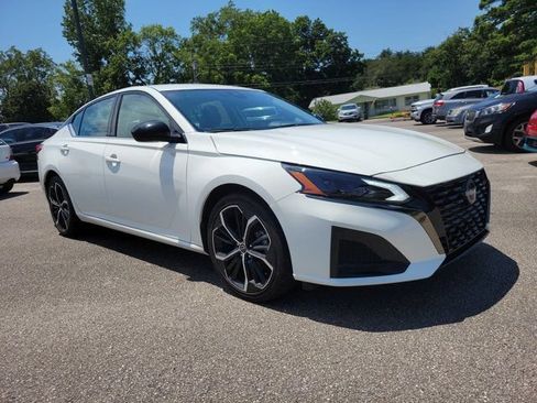 Used 2024 Nissan Altima 2.5 SR FWD image 8