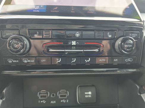 Used 2025 Jeep Grand Cherokee L Limited image 30