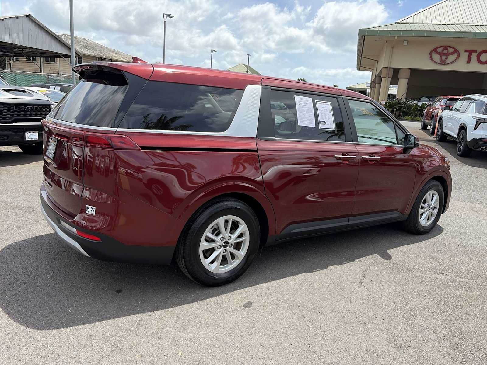 Used 2024 Kia Carnival LX FWD image 8
