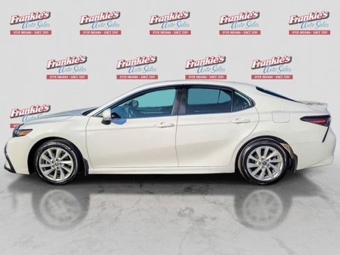 Used 2023 Toyota Camry SE FWD image 2