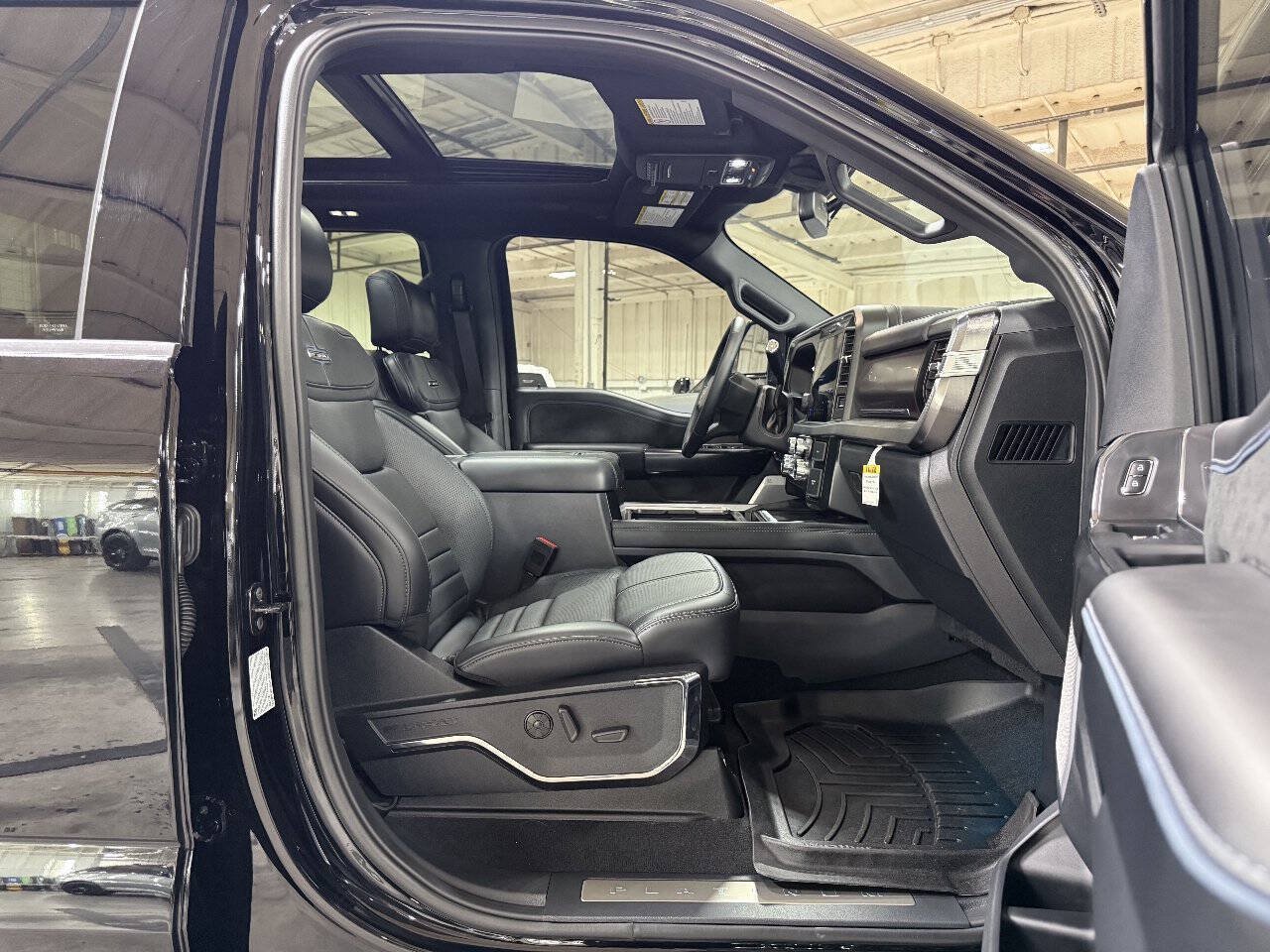 Used 2026 Ford F450 Platinum w/ FX4 Off-Road Package AWD/4WD image 73