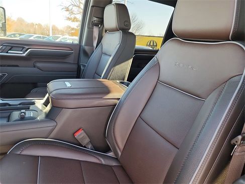 New 2026 GMC Sierra 2500 Denali w/ Denali Reserve Package image 17