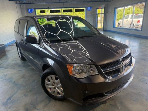 Used 2016 Dodge Grand Caravan SE w/ Quick Order Package 29E SE FWD image 4