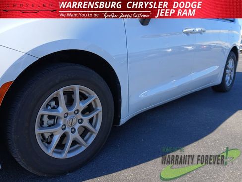 Used 2023 Chrysler Voyager LX FWD image 35