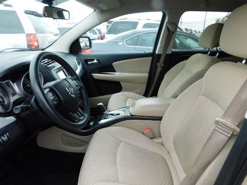 Used 2011 Dodge Journey Mainstreet w/ Flexible Seating Group image 9