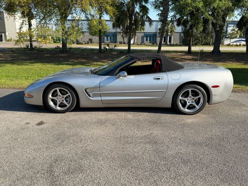 Used 2004 Chevrolet Corvette Convertible w/ Preferred Equipment Group image 6