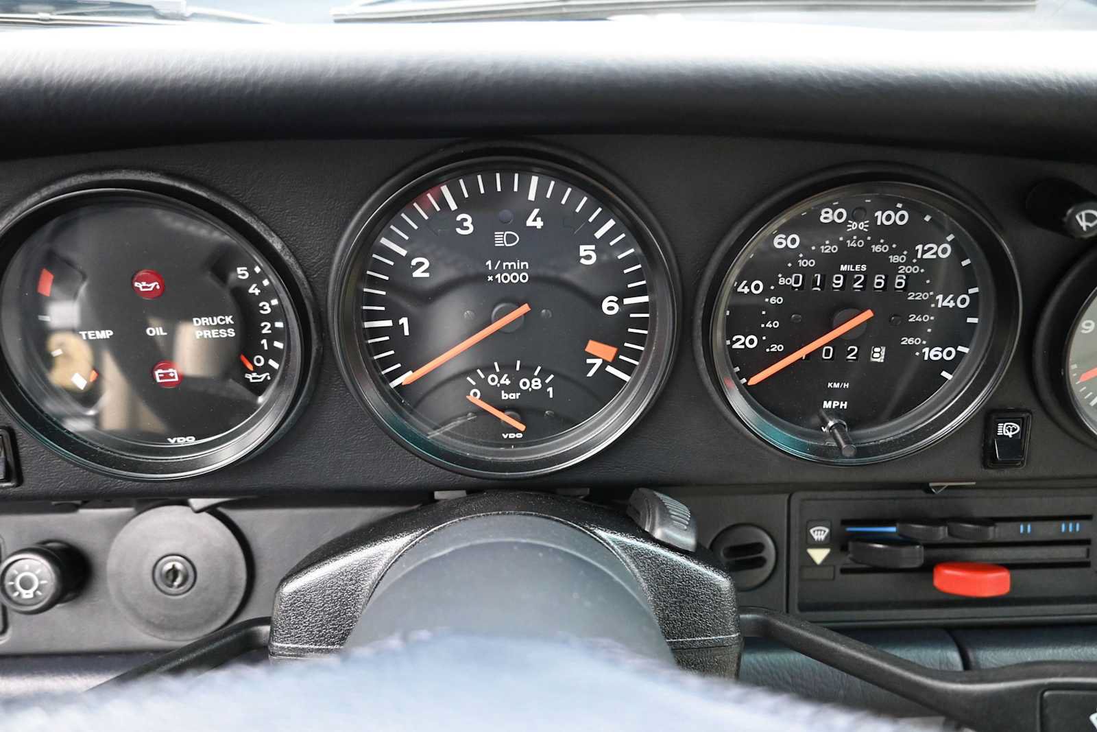 Used 1987 Porsche 911 Carrera RWD image 8