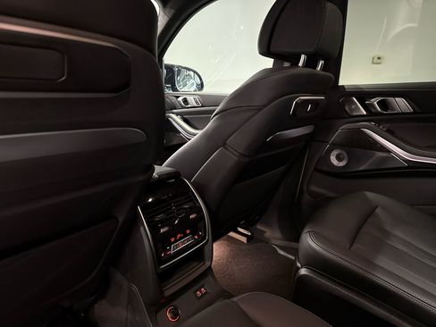 Used 2025 BMW X7 M60i image 25
