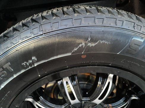 Used 2017 RAM 1500 Laramie w/ Convenience Group image 10