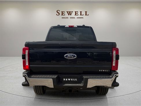 New 2025 Ford F250 Lariat w/ FX4 Off-Road Package image 4