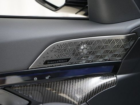 Used 2025 BMW M5 w/ Executive Package image 27