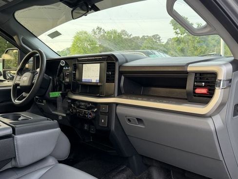 Used 2024 Ford F250 XL RWD image 14