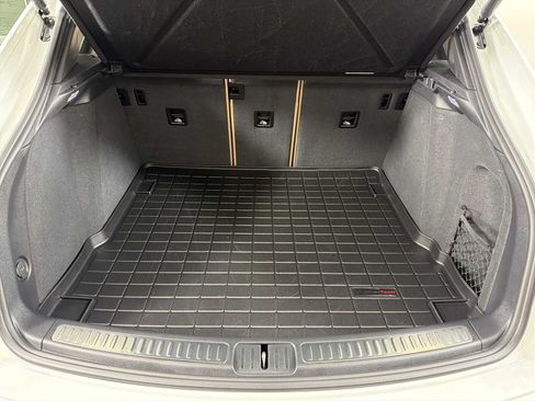 Used 2024 Porsche Macan AWD/4WD image 16