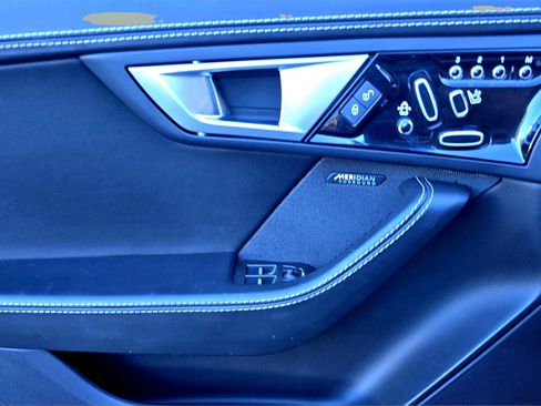 Used 2016 Jaguar F-TYPE R image 21