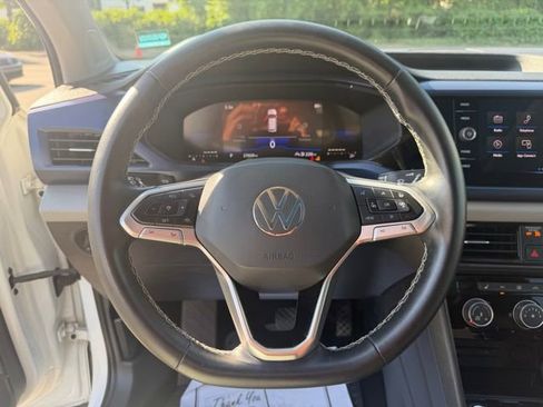 Certified 2023 Volkswagen Taos SE w/ Panoramic Sunroof Package FWD image 16