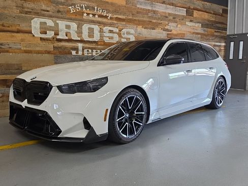 Used 2026 BMW M5 Touring AWD/4WD image 2