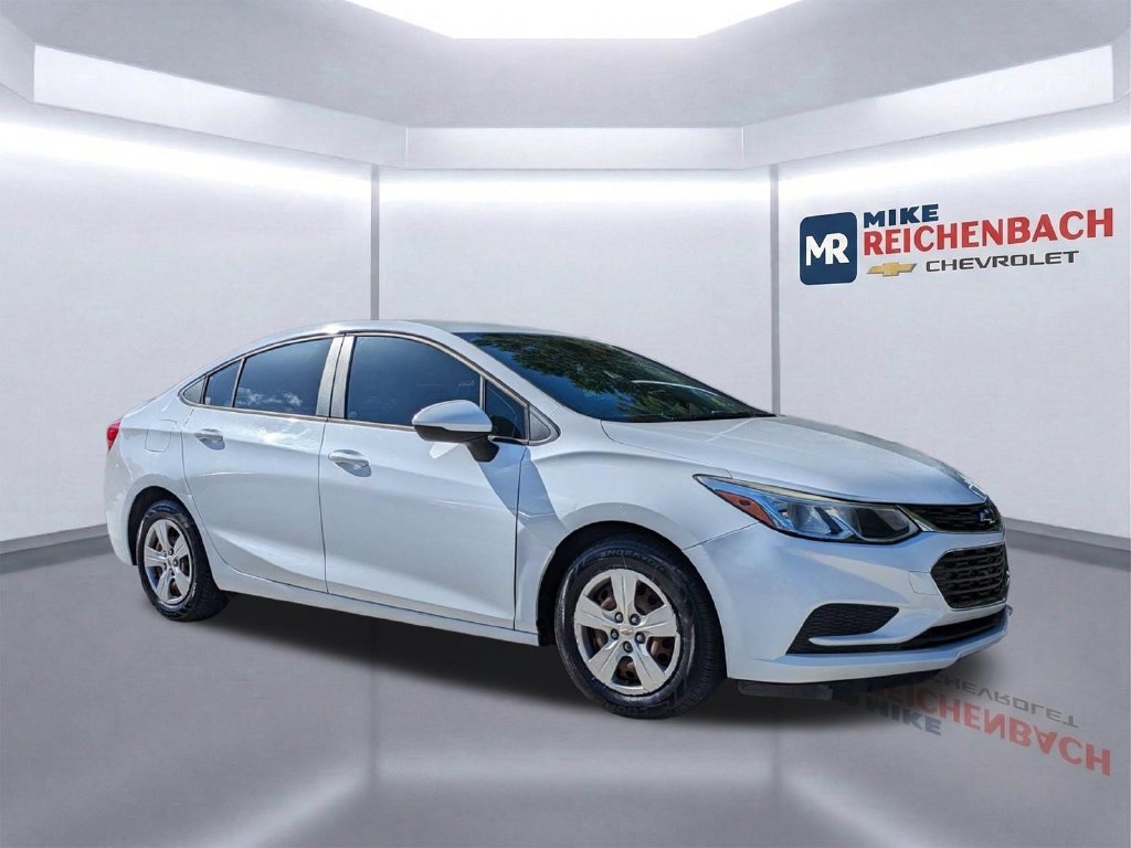 Used 2017 Chevrolet Cruze LS FWD image 4
