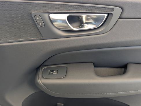 Used 2024 Volvo XC60 B5 Core image 24