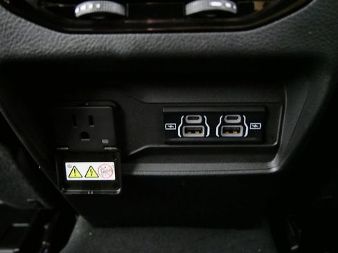 Used 2024 Jeep Grand Cherokee Altitude image 32