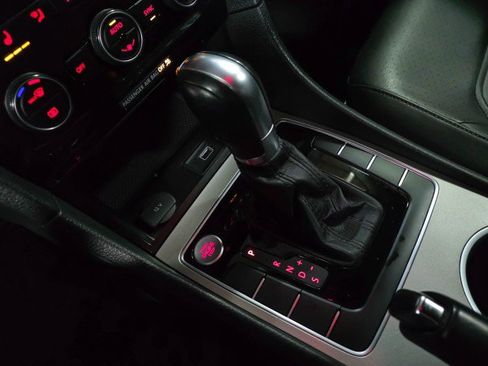 Used 2020 Volkswagen Passat 2.0T R-Line image 26