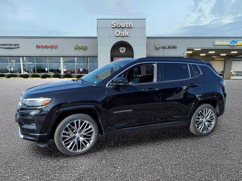 Used 2023 Jeep Compass Limited w/ Elite Group AWD/4WD image 4