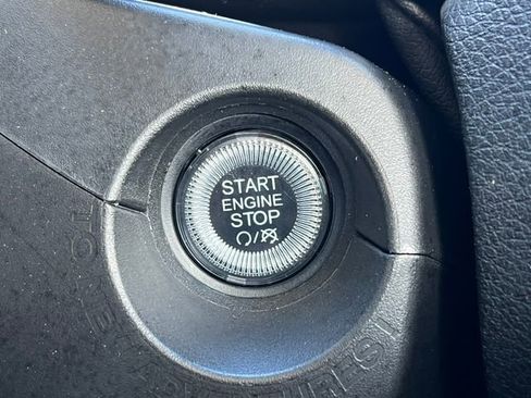 Used 2023 Jeep Renegade Latitude image 28