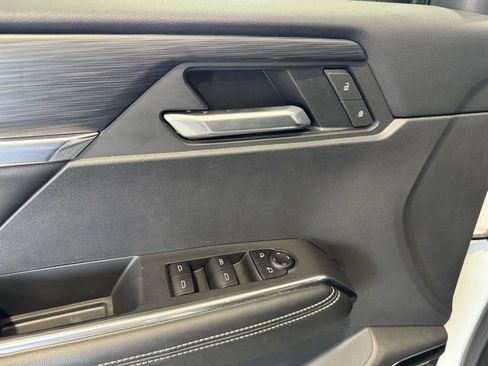 Used 2025 GMC Acadia Elevation image 6