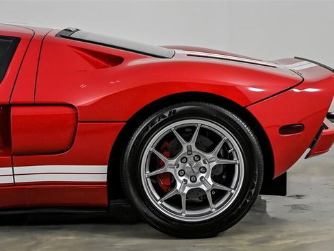 Used 2005 Ford GT RWD image 8