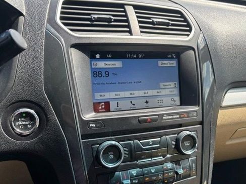 Used 2017 Ford Explorer XLT w/ Equipment Group 202A AWD/4WD image 18