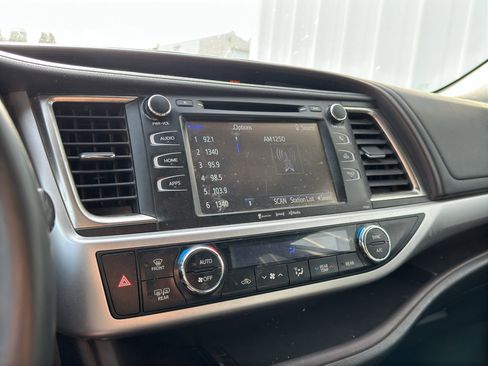 Used 2016 Toyota Highlander Plus AWD/4WD image 11