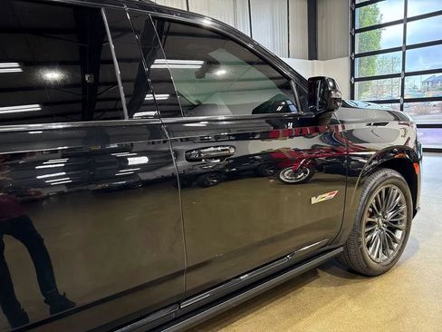 Used 2023 Cadillac Escalade ESV V AWD/4WD image 52