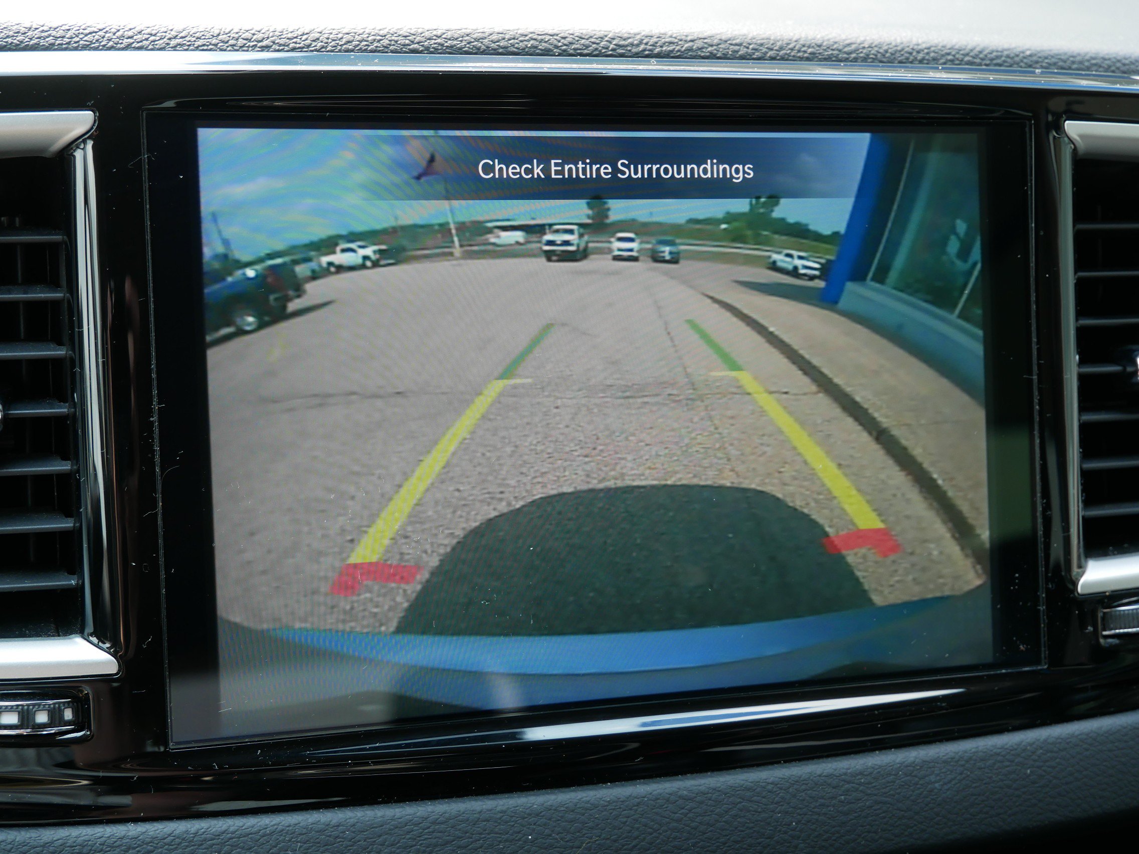 Used 2023 Chrysler Pacifica Touring-L FWD image 27