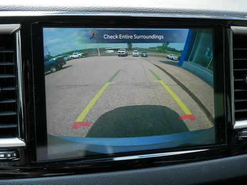 Used 2023 Chrysler Pacifica Touring-L FWD image 27
