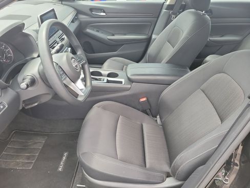 Used 2025 Nissan Altima 2.5 SV FWD image 17