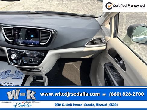 Certified 2023 Chrysler Pacifica Touring-L FWD image 45