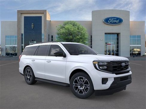 New 2025 Ford Expedition Active image 7