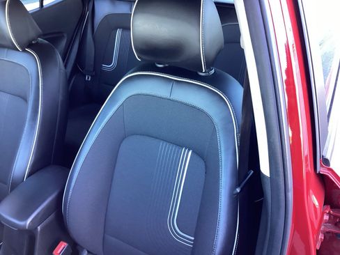 Used 2022 Hyundai Venue Limited w/ Cargo Package image 11