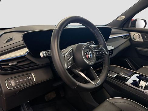 Used 2025 Buick Enclave Avenir FWD image 12
