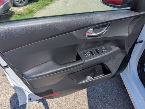 Used 2021 Kia Forte LXS FWD image 19