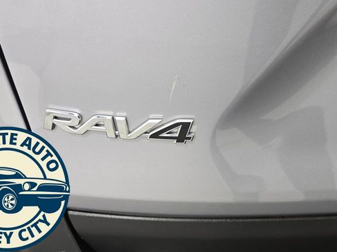 Used 2020 Toyota RAV4 XLE w/ XLE Grade Weather Package image 30