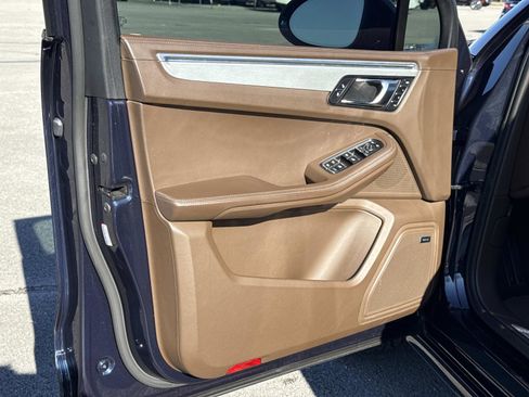 Used 2017 Porsche Macan Turbo image 19