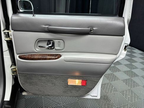 Used 1997 Lincoln Town Car Signature image 28