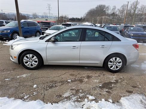 Used 2014 Chevrolet Cruze LS image 2