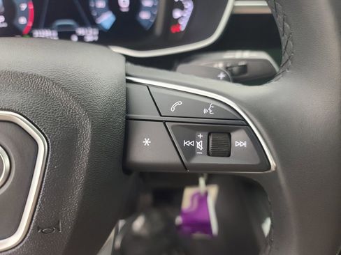 Used 2025 Audi Q3 2.0T Premium image 30