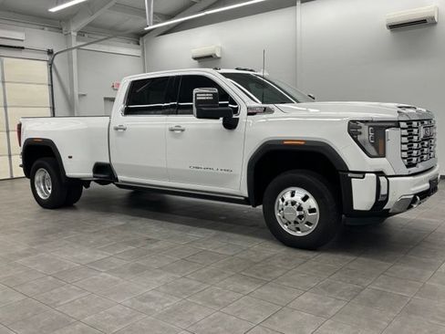 Used 2024 GMC Sierra 3500 Denali w/ Denali Reserve Package AWD/4WD image 1