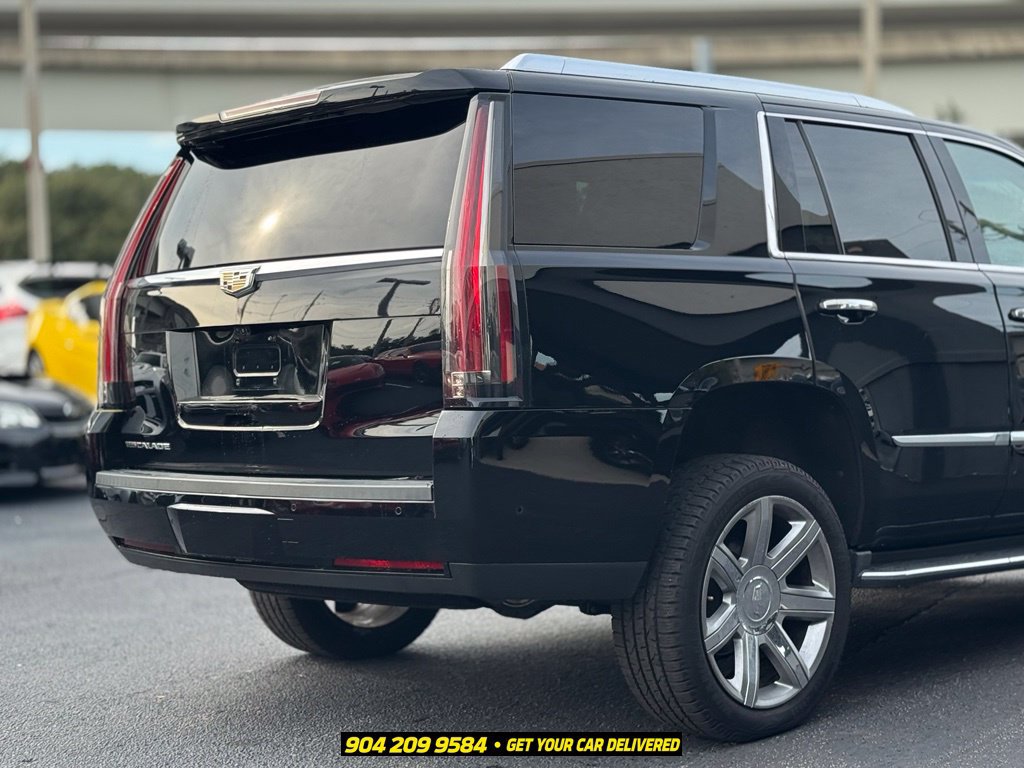 Used 2020 Cadillac Escalade Luxury AWD/4WD image 6
