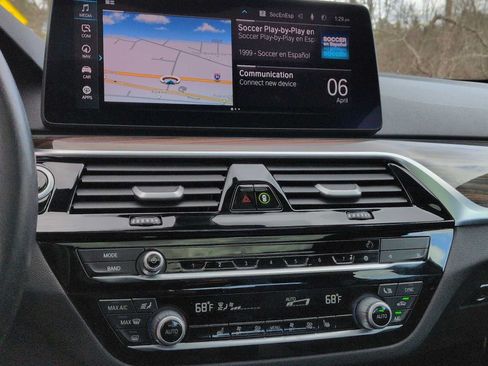 Used 2021 BMW 530e xDrive w/ Premium Package AWD/4WD image 29