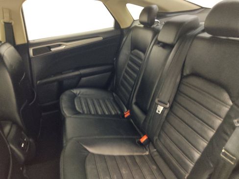 Used 2019 Ford Fusion SE FWD image 18