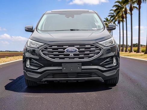 Used 2019 Ford Edge Titanium w/ Equipment Group 301A FWD image 2