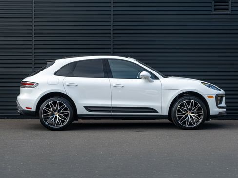 Certified 2026 Porsche Macan image 9